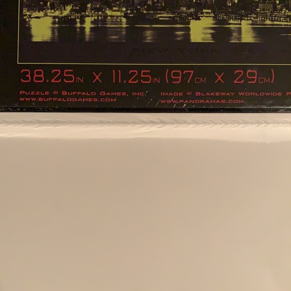 Glow in the Dark New York Panoramic Puzzle - Picture 4 of 7